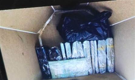 فرّ إلى سوريا.. هكذا سرق 100 ألف دولار من داخل محل في سير الضنية