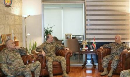 قائد الجيش قدّم التعازي بشهداء أمن الدولة