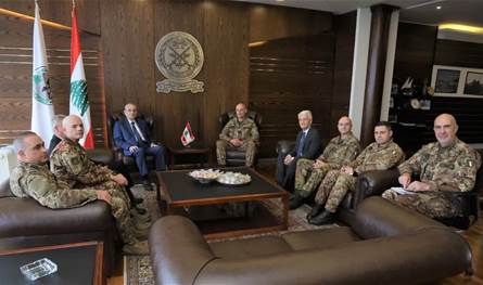 منسى يستقبل رئيس أركان الدفاع الإيطالي: للضغط على إسرائيل لوقف النار
