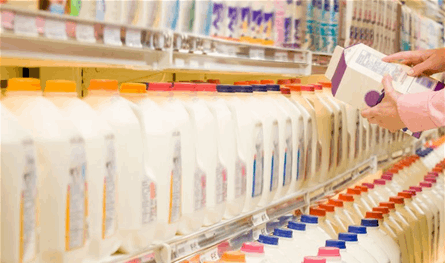 حليب أطفال منتهي الصلاحية داخل مركز إيواء