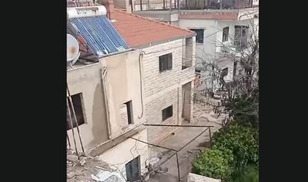 بالفيديو: سقوط صاروخ مجهول على منزل في أبلح