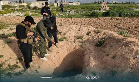 بالصور- نفق تهريب اسلحة بين سوريا ولبنان.. والأمن السوري يضبط ما في داخله