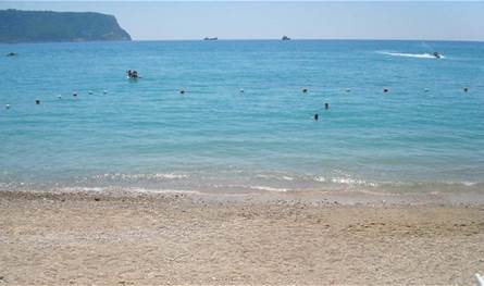 انفجار جسم غريب مجهول المصدر على شاطئ شكا.. وإصابة نازح بجروح بليغة