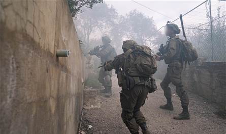 داخل مدرسة في جنوب لبنان.. هذا ما زعم الجيش الإسرائيلي أنه عثر عليه (صور)