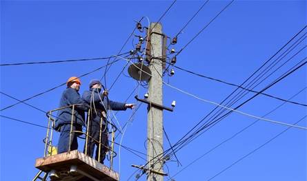 إصلاح خطوط الكهرباء المتضررة في جديدة مرجعيون ودبين
