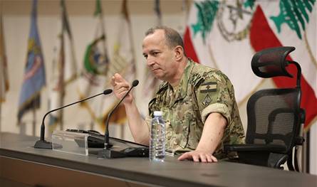 هجوم لافت على قائد الجيش