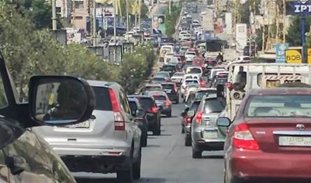 زحمة خانقة تشل مداخل بيروت.. وحركة مرور كثيفة على هذه الطرقات