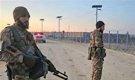 الجيش السوري يصادر منازل مهجورة قرب الحدود مع لبنان