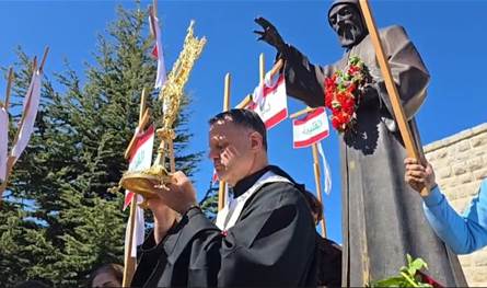 بالصور... مسيرة صلاة على نيّة البلدات المسيحيّة الجنوبيّة الصامدة في عنايا