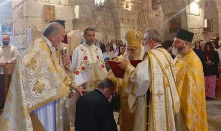 كرياكوس ترأس رتبة سيامة جورج سعادة كاهنا في كاتدرائية القديس جاورجيوس في أميون
