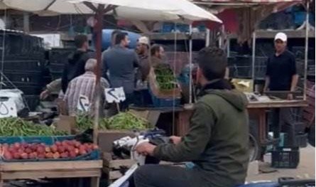 بالفيديو... إشكال بين عسكريّ وسوريين