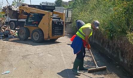 ورش تنظيف الطرقات وتأهيل مجاري الصرف الصحي في بلدية زغرتا - اهدن