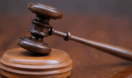 قرار ظني بتهمة تزوير بحق رئيس بلدية المريجات السابق وابنه وإصدار مذكرة إلقاء قبض