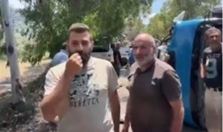 بالفيديو... إنقلاب "فان" لنقل الطلاب