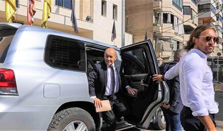 لودريان في بيروت: حضور بلا حلول