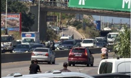 استهداف سيارة على طريق خلدة