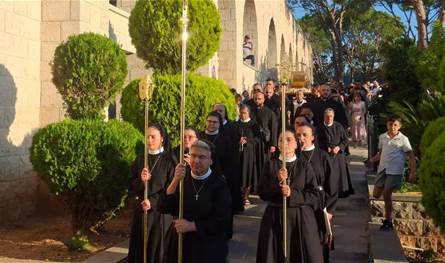 قداس وتطواف بذخائر القديسة رفقا في جربتا في يوبيل 