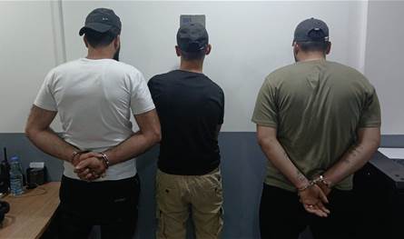 الإشتباه بـ3 أشخاص في محلة سوق الأحد... بعد توقيفهم ماذا ضبط