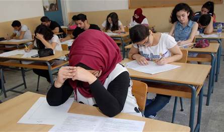 الامتحانات الرسمية بين اصرار الوزيرة والتوصية الني