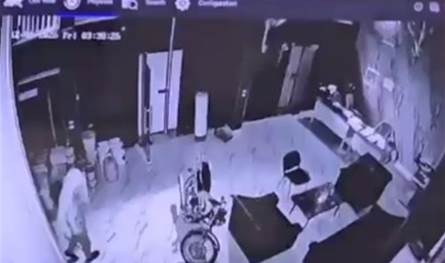 لبنان – بالفيديو: سرقة آلاف الدولارات وعشرات الملايين لبنان – بالفيديو: سرقة آلاف الدولارات وعشرات الملايين