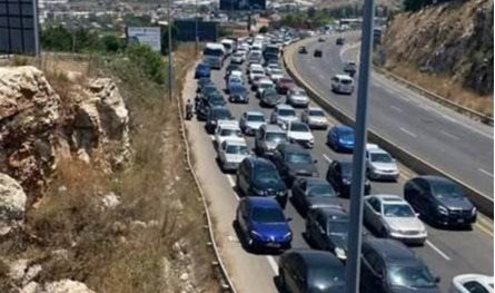 مواطنون إلى الجنوب... وزحمة سير خانقة على أوتوستراد الرميلة - الأولي