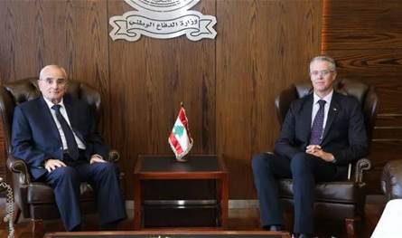 وزير الدفاع بحث مع السفير الأسترالي تعزيز التعاون الثنائي بين بيروت وكانبيرا