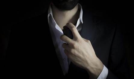 الإبن على خطّ السياسة... ووالده يُمهّد الطريق