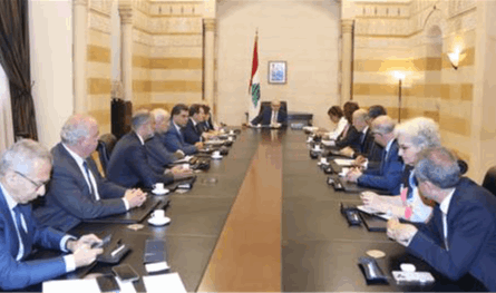 ماذا وراء قرار الحكومة تعليق قرار الرسوم على بعض السلع؟