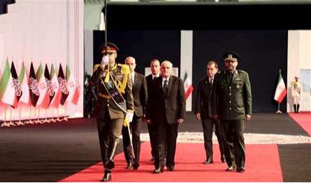 بالصور.. وزير الدفاع شارك في مراسم التأبين الرسمية لخامنئي في طهران وهذا ما دوّنه في سجل التعازي