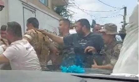 توتّر... إليكم ما جرى بين الجيش وأهالي أحد المطلوبين