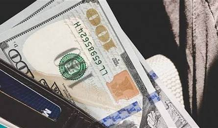 لبنان – 100 دولار مزورة تغزو الأسواق!