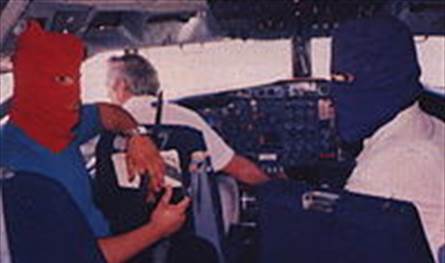 خط جوي معلّق منذ 1985.. كيف أوقفت حادثة "TWA 847" الرحلات المباشرة بين لبنان وأميركا لـ41 عامًا؟