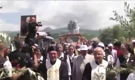 بلدة حلتا استقبلت ذخائر الطوباوي الحويك وسط الزغاريد وقرع الأجراس ونثر الأزهار