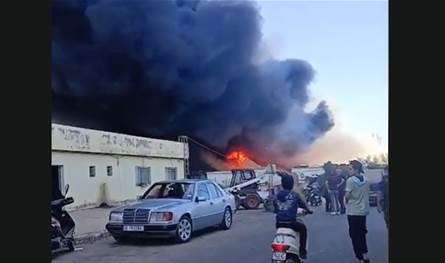 بالفيديو: حريق يلتهم محلًا في سوق خضار العبدة