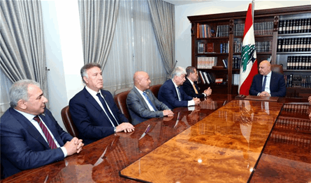 عون: على الجانب الفلسطيني الالتزام بقرار حصرية السلاح