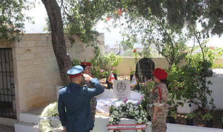 في عيد الجيش الـ81.. أكاليل وفاء على أضرحة القادة العسكريين الراحلين