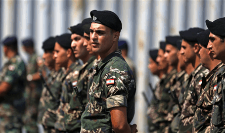 سياسون ومسؤولون عايدوا الجيش في عيده: الضامنة الوحيدة للبنان