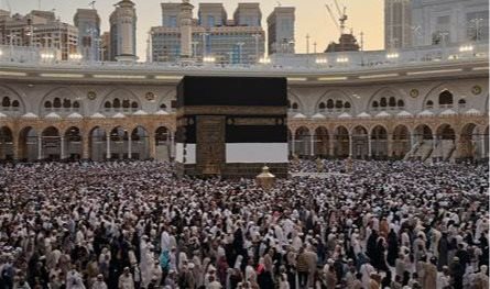 خبر سار للمعتمرين اللبنانيين.. سلام يوافق على تنظيم رحلات العمرة برّاً