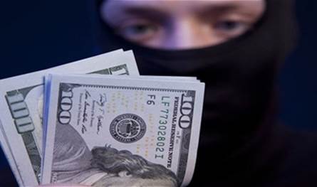 سرق 8000 دولار من الشركة التي يعمل لديها... وهذا ما أبلغه إلى قوى الأمن
