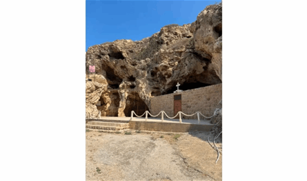 اقتحام دير أثري في البترون وتحطيم محتوياته