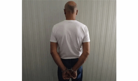 من داخل غرفة نومها.. سرق مجوهرات بقيمة 10 آلاف دولار