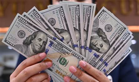الدولار القديم يعود بقوة... أوراق نقدية تتحول إلى "مشكلة" في الأسواق!