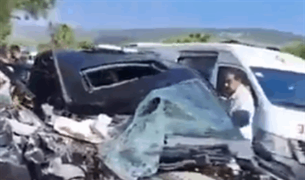 بالفيديو... حادث سير بين 3 مركبات على أوتوستراد أنفة