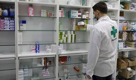"الصيدليات أمام مرحلة صعبة".. نقيب الصيادلة يدقّ ناقوس الخطر