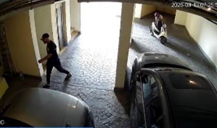 في الأشرفية... أشخاص دخلوا إلى مبنى تعيش فيه فنانة لبنانيّة وفيديو يُوثّق ما فعلوه