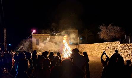 ما هو تقليد "القبّولة" في عيد ارتفاع الصليب؟