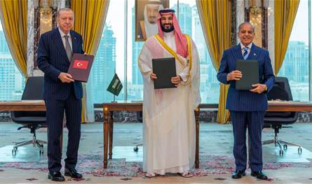 مصر على طريق "حلف مكة"؟ الخليج يقود إنقاذ لبنان والعرب