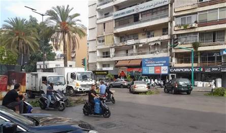 تنبيه عاجل للسائقين.. هذا ما يجري على طريق كورنيش المزرعة