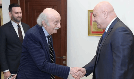 هل يقود جنبلاط وساطة بين عون وحزب الله؟