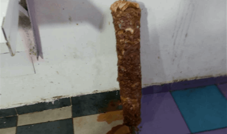 في الكفتة والسجق.. "لحوم فاسدة" تبيعها ملاحم في بيروت (صور)